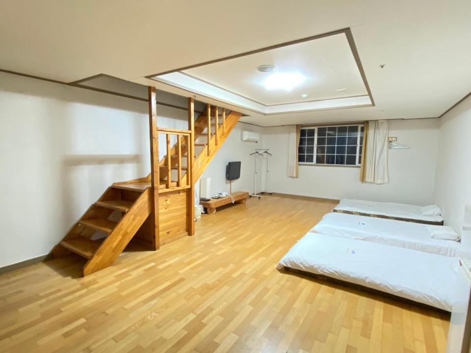 Arbon Youth Hostel & Resort Jeju Exterior photo