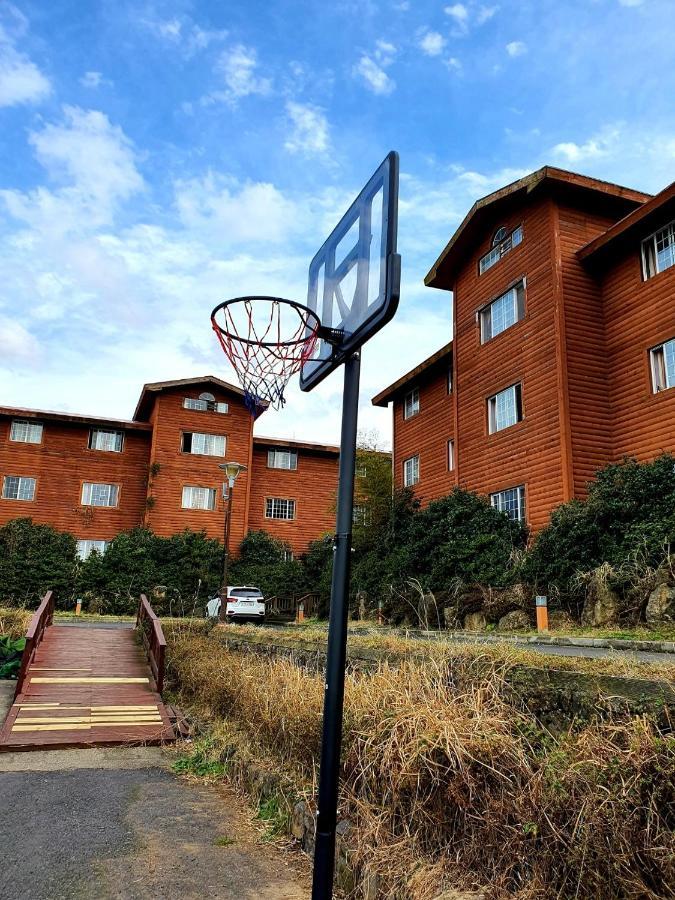 Arbon Youth Hostel & Resort Jeju Exterior photo
