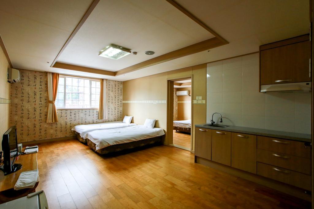Arbon Youth Hostel & Resort Jeju Exterior photo